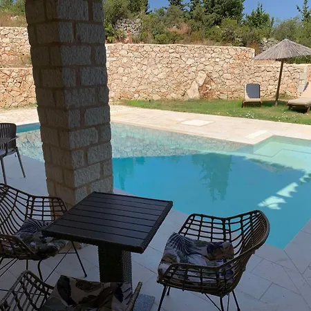 Villa Pietraviti Tsoukaládhes
